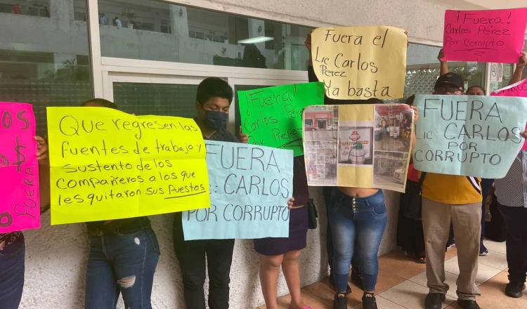 Protestan vendedores ambulantes en Palacio Municipal de Centro