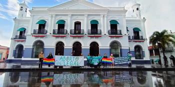 Marchan Colectivos en pro de la despenalización del aborto en Tabasco