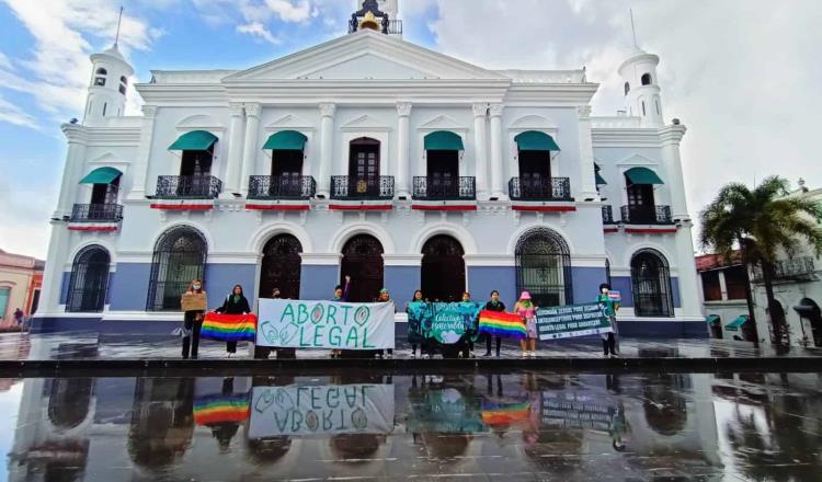 Marchan Colectivos en pro de la despenalización del aborto en Tabasco