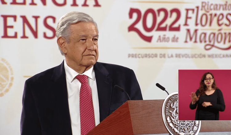 Colabora, no obstruye, defiende AMLO a Gertz Manero en caso Ayotzinapa