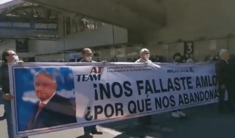 Jubilados de “Mexicana de Aviación” bloquean por 8 horas vía de acceso al AICM
