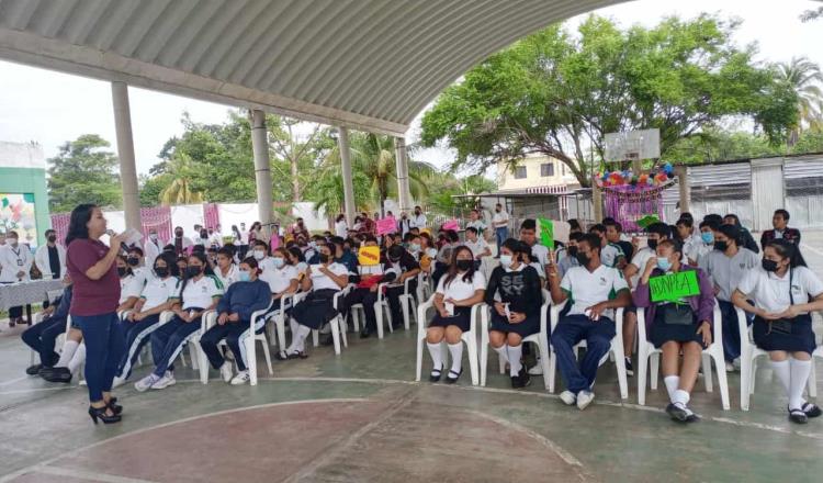 Lleva Salud campañas de prevención de embarazo adolescente a escuelas de educación media superior