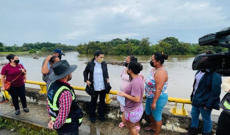 Supervisa Yolanda Osuna escotaduras de los canales de alivio del río Grijalva