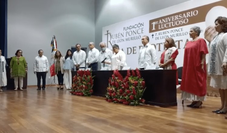 Padre Rubén pensaba dedicarse a su biblioteca, cuando se jubilara del sacerdocio