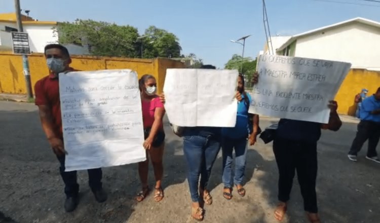 Protestan padres de familia en Setab; exigen maestros frente a grupo