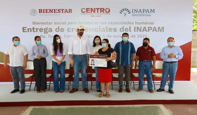 Entregan Yolanda Osuna y Daniel Casasús credenciales del Inapam en zona chontal