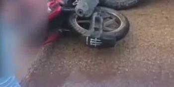 Se registra accidente frente a Soriana San Joaquín; motociclista herido