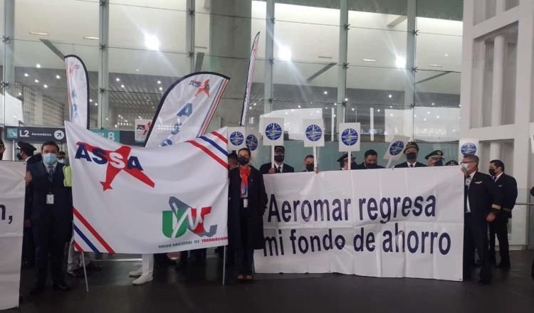 Protestan pilotos y sobrecargos de Aeromar en el AICM por adeudos