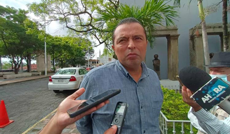 Falta cometida por bibliotecario no debe afectar trayectoria de directora: diputado Pablo Flores