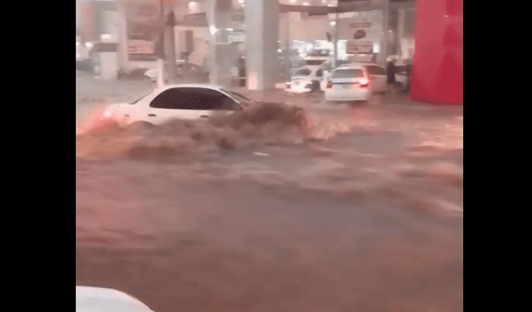 Lluvias dejan inundaciones y severos daños en Acapulco, Guerrero