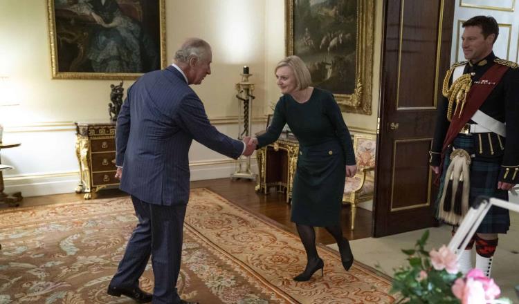 Sostienen Rey Carlos III y Liz Truss primera audiencia semanal