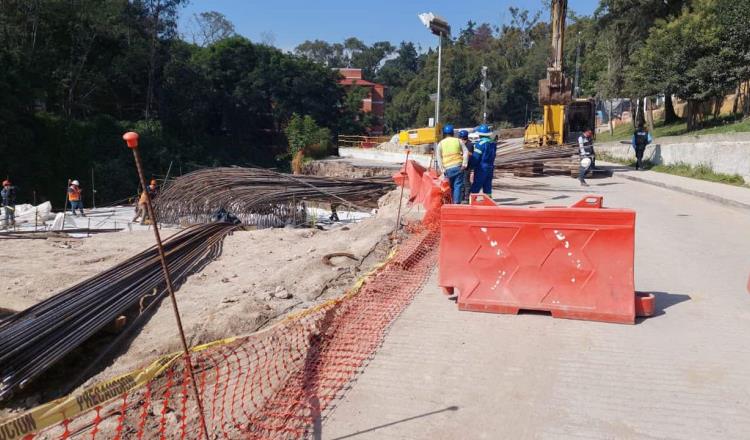 Trabajadores del Tren Interurbano de CDMX caen de columna; hay heridos