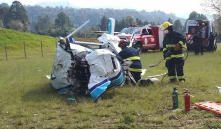 Desplome de avioneta en Valle de Bravo, Edomex, deja un muerto