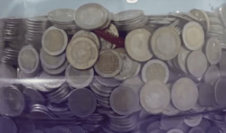 Joven ahorra 36 mil pesos en monedas que metió a un garrafón