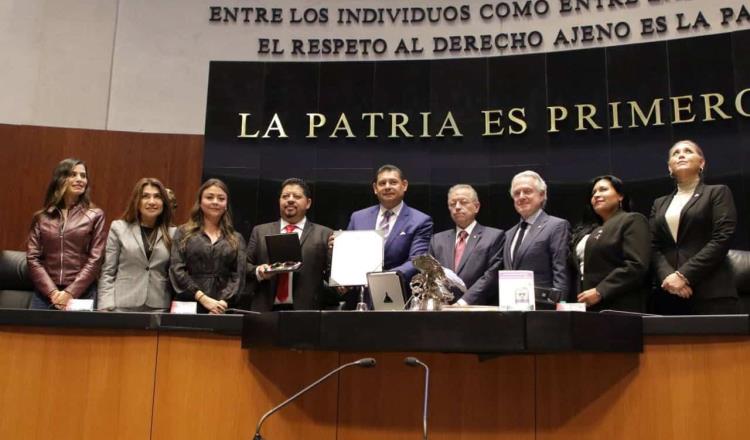 Entrega Senado Medalla Belisario Domínguez a personal médico