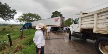 Se registran 2 accidentes de tráileres en Tabasco: uno en Macuspana y otro en Tacotalpa