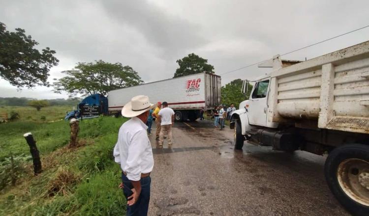 Se registran 2 accidentes de tráileres en Tabasco: uno en Macuspana y otro en Tacotalpa