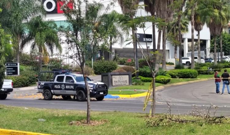 [VIDEO] Abaten a presunto ladrón en intento de asalto en Puerta de Hierro, en Zapopan, Jalisco