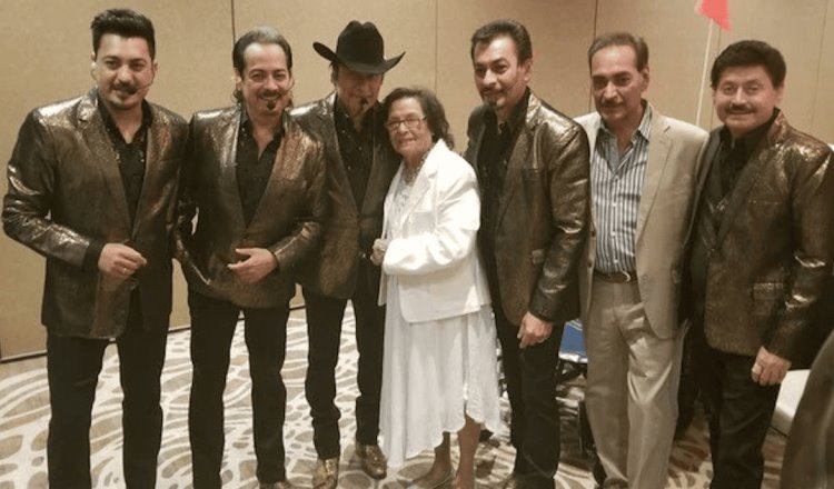 [VIDEO] ¡En pleno concierto! Los Tigres del Norte anuncian muerte de su mamá; todo fue un mal entendido