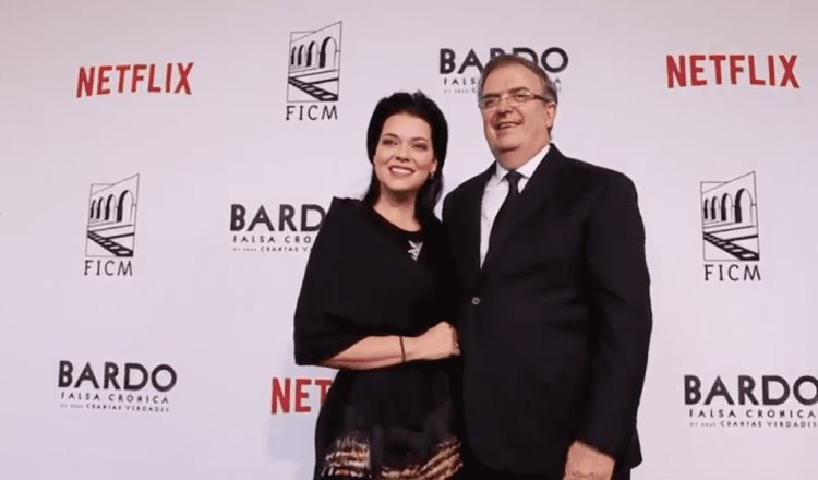 Desfila Ebrard como estrella en el Festival de Cine de Morelia