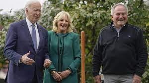 Captan a Joe Biden perdido en el jardín de la Casa Blanca