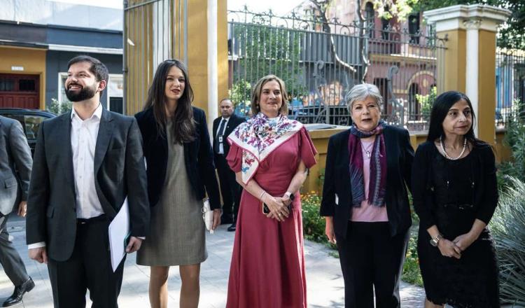 Beatriz Gutiérrez muestra cercanía con gobierno de Chile en homenajes a Gabriela Mistral