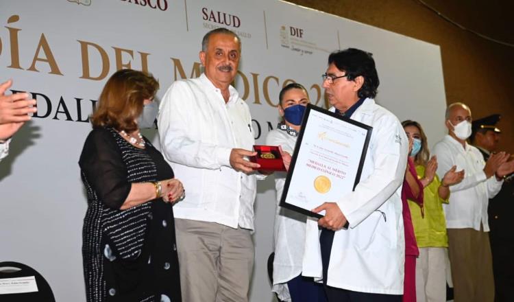 Reconocen compromiso y dedicación de médicos tabasqueños