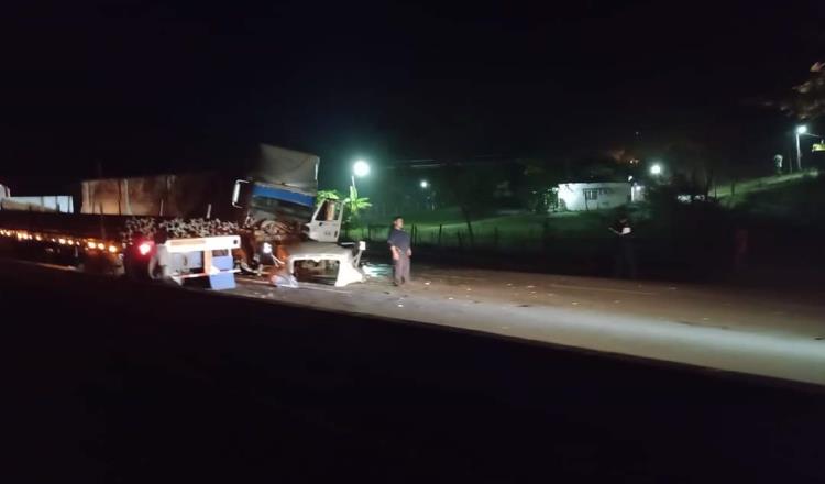 Góndola se accidenta en la Macuspana-Villahermosa y provoca choque de tráiler