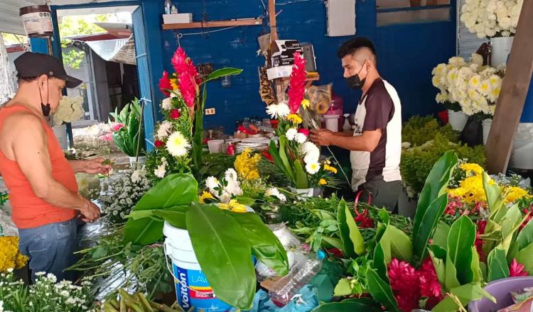 Reportan floristas altas expectativas de ventas por Día de Muertos ante tregua de COVID