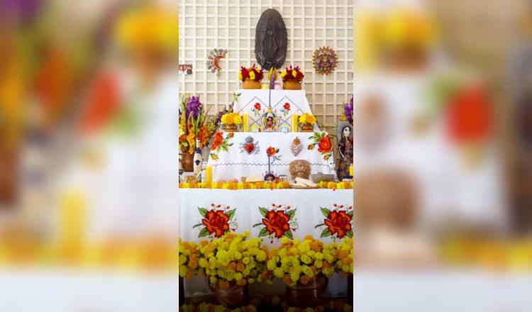 Celebra la Casa Blanca Día de Muertos con ofrenda a familiares de personal