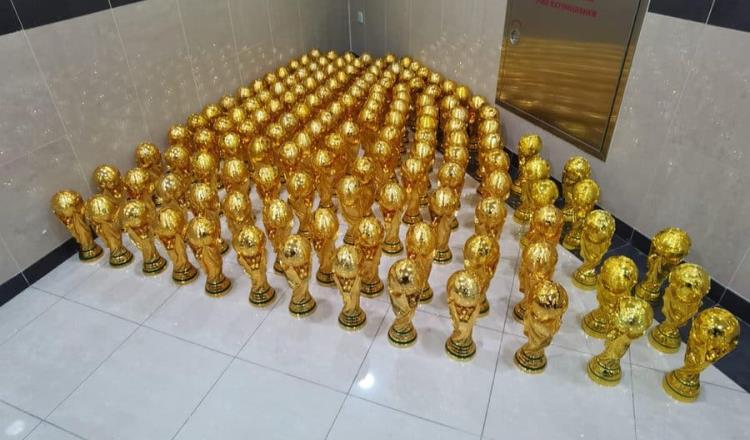 Decomisan trofeos falsos de la Copa del Mundo que serían vendidos por internet en Qatar