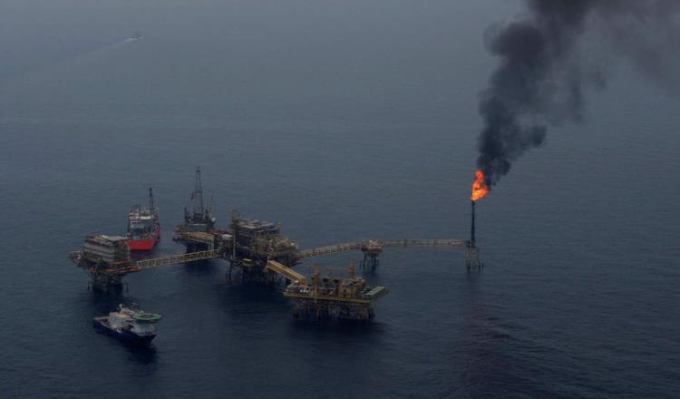 Pemex abandona plan para reducir quema de gas natural: Reuters