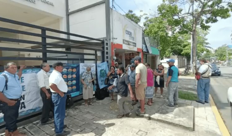 Protestan en Conagua Tabasco por destitución de Elena Burns de la dependencia
