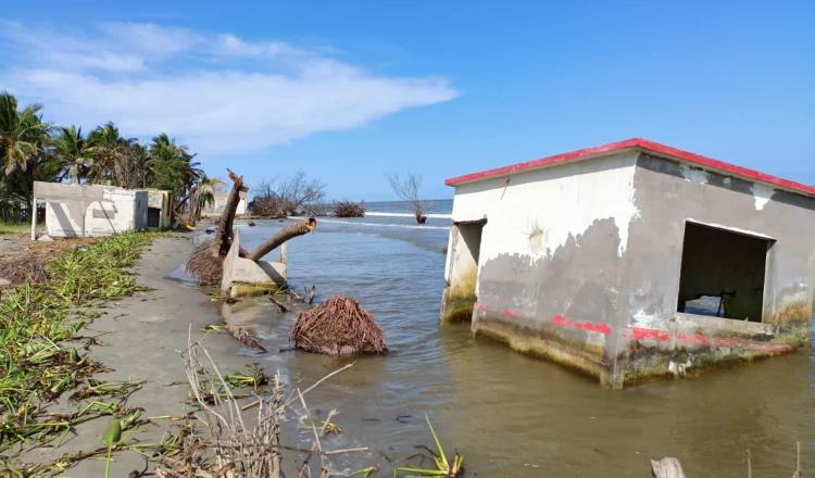 Mar devora 2 calles y 29 casas en El Bosque, Centla; por erosión habitantes piden reubicación inmediata