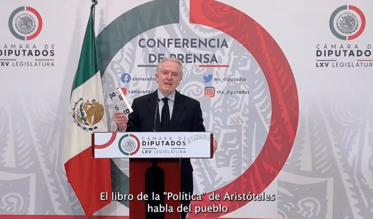 AMLO es el mayor oligarca, acusa Creel; le envía libro