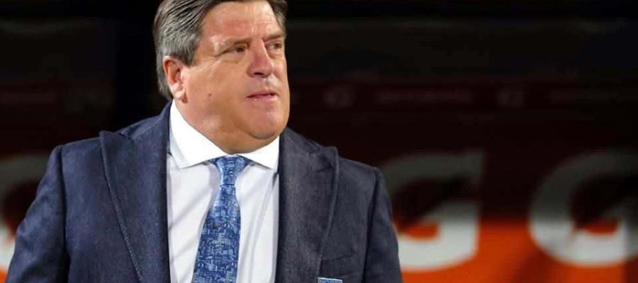 Miguel Herrera se disculpa con jugadores de Tigres tras su salida, por llamarlos “viejos”