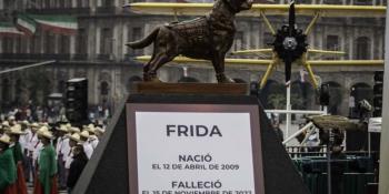 Rinden homenaje a Frida en desfile del 20 de noviembre