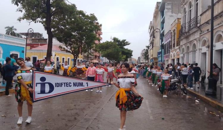 [VIDEO] Alumnos del IDIFTEC realizan tabla rítmica, pese a cancelación de desfile por lluvia