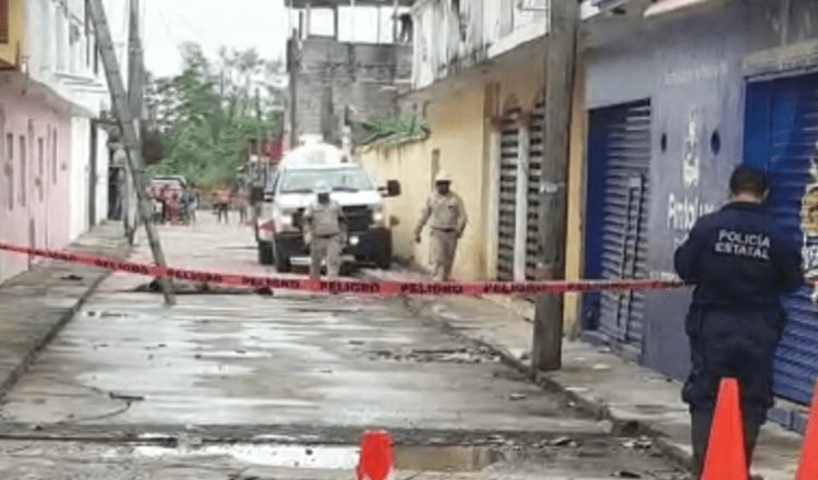 Gasero pierde la vida tras tocar cable de CFE en la Miguel Hidalgo