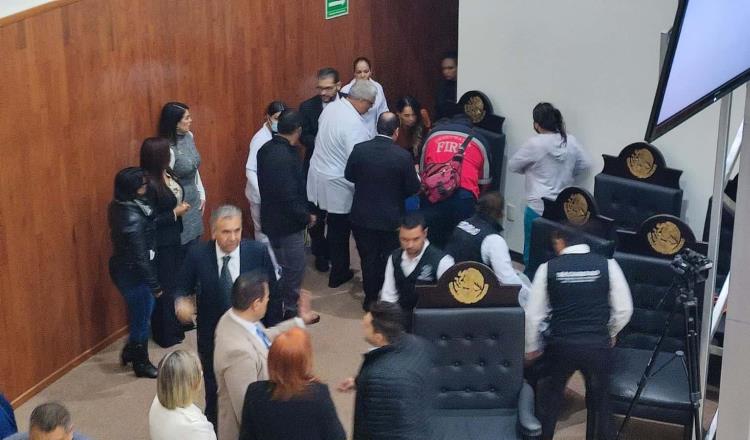 [VIDEO] “¿Hay un cardiólogo aquí?”: Diputado se desmaya en Congreso de Tamaulipas