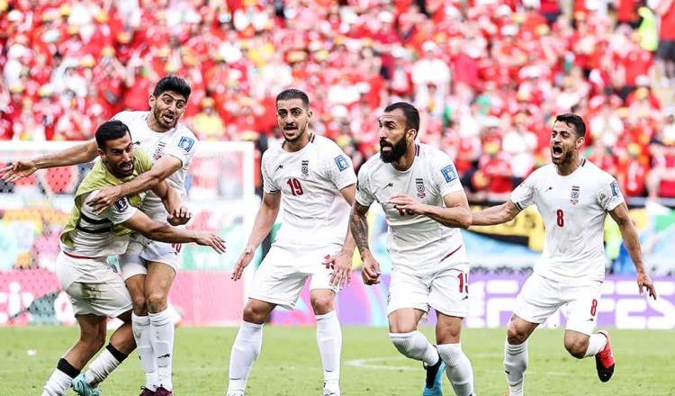 En tiempo de compensación, Irán vence a Gales 2-0