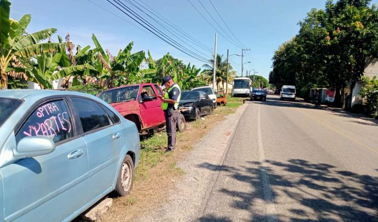 Emplaza PEC a chatarrera para retirar vehículos de la carretera a Río Viejo