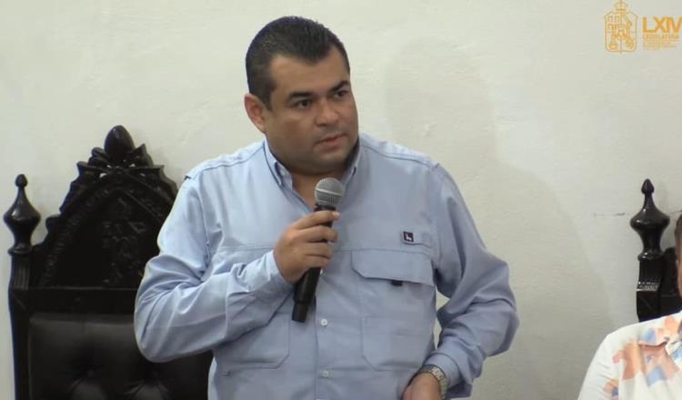 Del Rivero actúa como secretario de Morena y ataca con ‘tuitazos’, acusa diputado del PRD