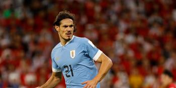 Edison Cavani sería sancionado por tirar monitor del VAR