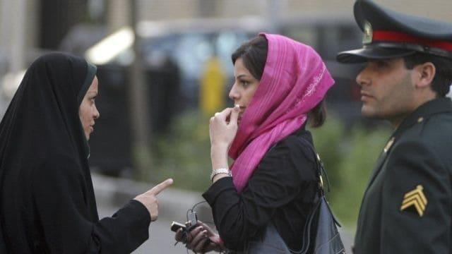 Irán suprime la “policía de la moral”