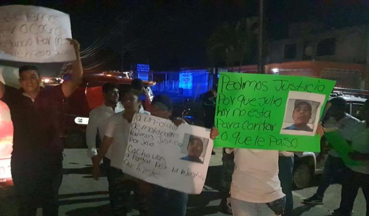 Pochimovilistas bloquean la Teapa-Villahermosa; exigen justicia para chofer asesinado