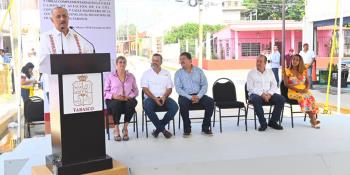 Pide Merino a alcaldes priorizar obras, durante gira de trabajo por Huimanguillo