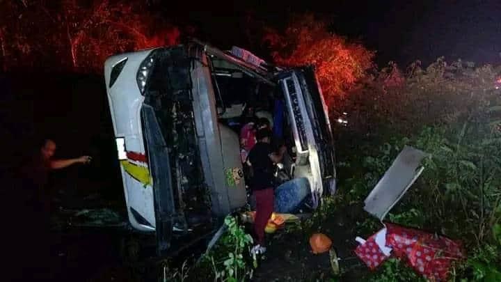 Vuelca autobús en Quintana Roo, viajaba a Tabasco; hay 15 heridos
