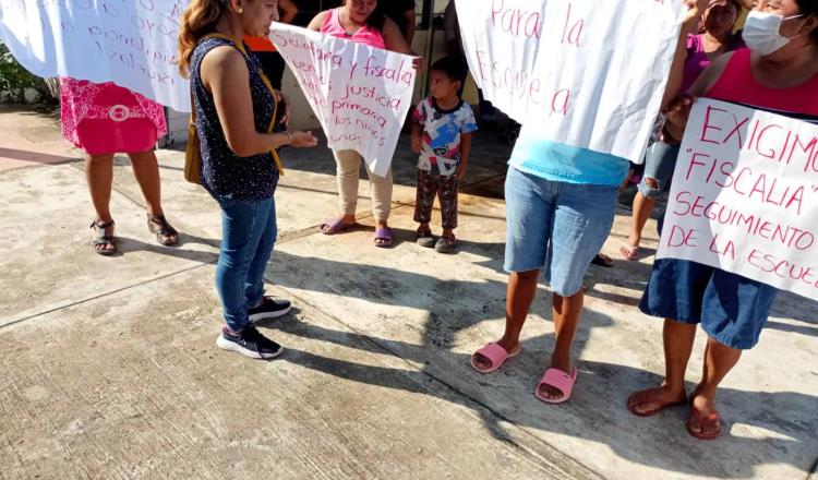 Roban 50 mil pesos en despensas y climas en primaria de Ixtacomitán