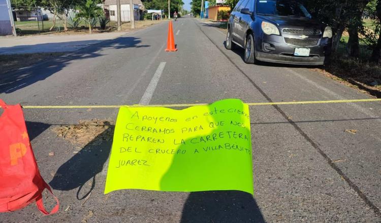 Cierran la Villa Benito Juárez-Sánchez Magallanes; pobladores exigen reparación de arteria vial